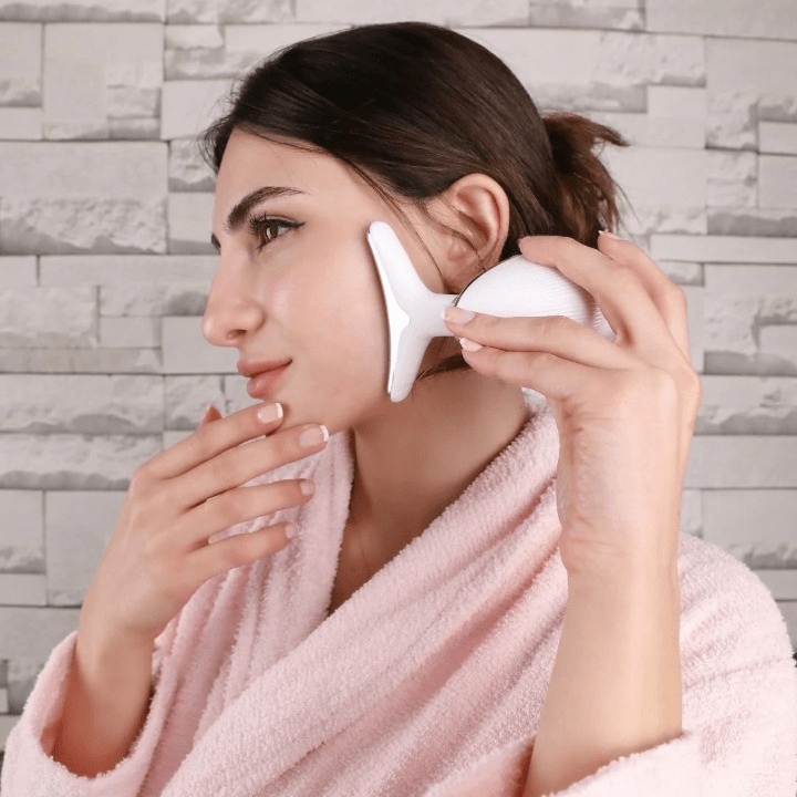 GlowAura 3 - in - 1 LED Facial Sculptor + 3 FREE AuraSerums - Zandorue